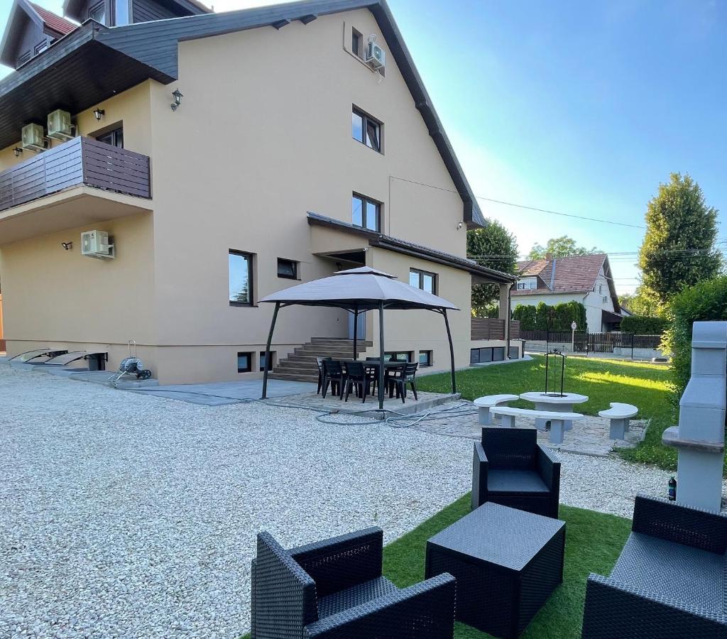 Balatonföldvár City Apartman מראה חיצוני תמונה